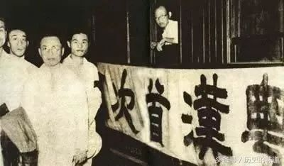 Image in a image block